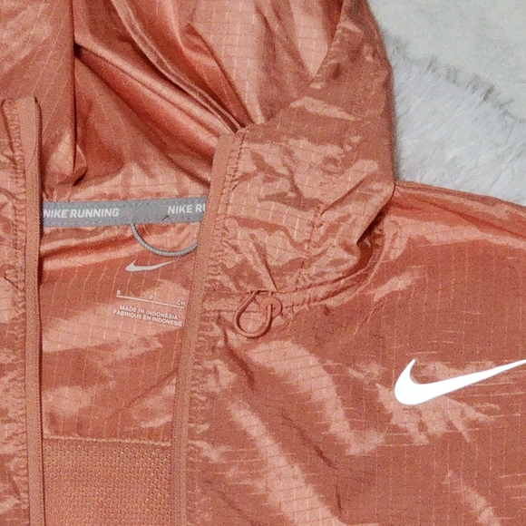 Nike Essential Women's Running Jacket/Orange/ Small/ NEW NO TAG/ Water Repellent - Picture 9 of 17